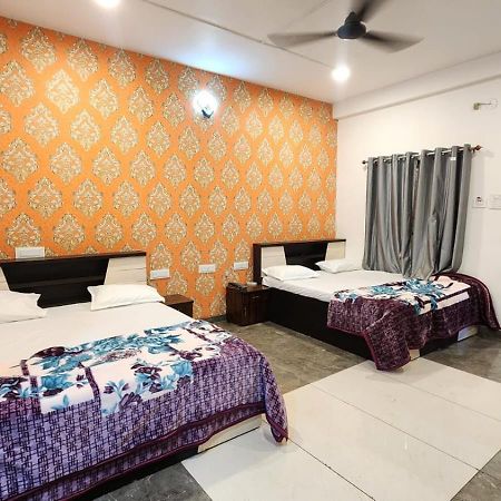 Bombay Darbar Hotel Simrol Ngoại thất bức ảnh
